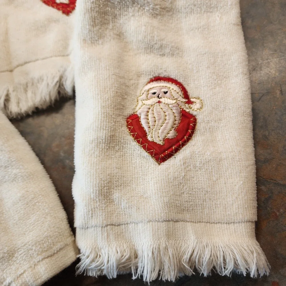 Set Of 3 Vintage Christmas Embroidered Santa Bath & Hand Towel Set Off White